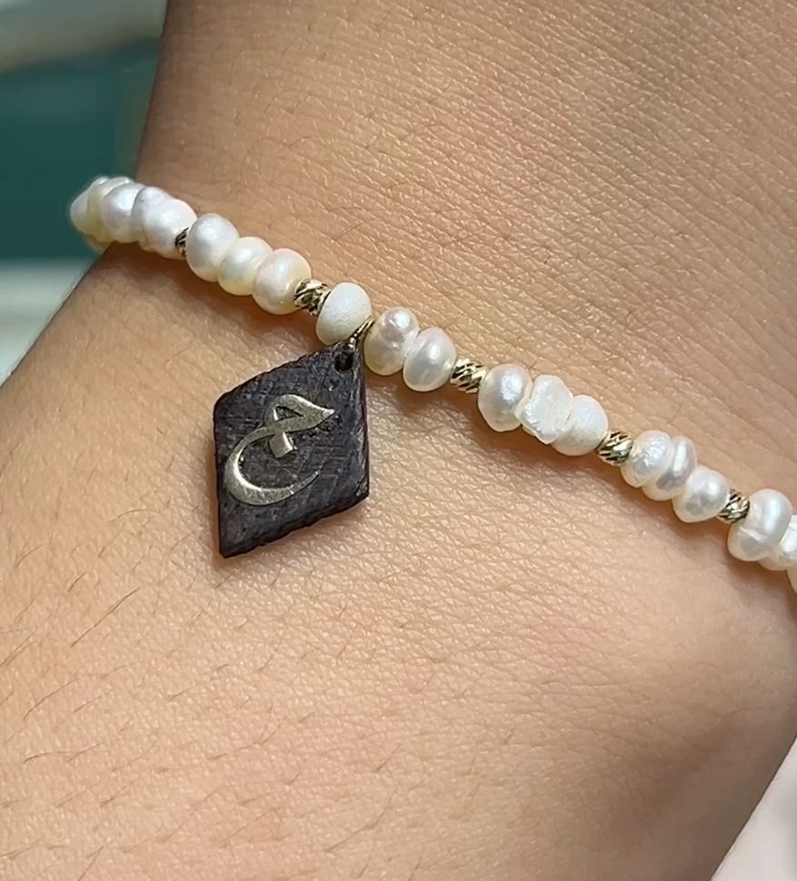 Cordon en Or 18k Avec OUD QMARI et Pierres Johar Naturelles - Toutes les lettres sont Disponibles